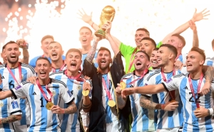 El campe&oacute;n del mundo Argentina anuncia la lista de 26 convocados con Messi al frente