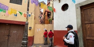 Clausuran el icónico Callejón del Beso en Guanajuato por riña de fotógrafos