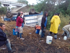 Se vuelca camioneta de redilas; deja al menos 7 jornaleros heridos en El Rosario