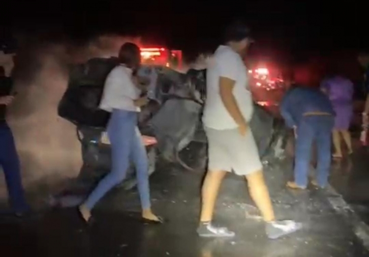 ¡La libran de milagro! Dos mujeres resultan con lesiones en volcadura e incendio de vehículo, en Culiacán
