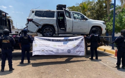 Del enfrentamiento en la colonia Tierra Blanca, aseguran camioneta blindada, armamento, equipo táctico y antidron en Culiacán