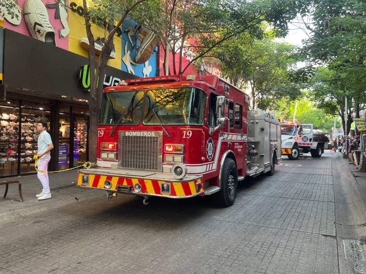 Conato de incendio en Plaza de la Tecnolog&iacute;a moviliza a cuerpos de emergencia en Culiac&aacute;n