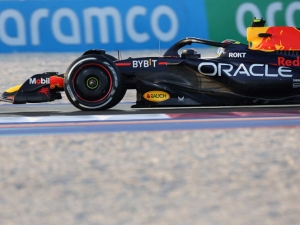 'Checo' P&eacute;rez corrige a tiempo en pr&aacute;ctica 1 en Qatar; finaliza en quinta posici&oacute;n