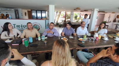 Alcalde de Navolato plantea trabajo conjunto con Promotora Turística para la Bahía de Altata para detonar el desarrollo del puerto