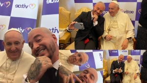 J Balvin se re&uacute;ne con el Papa Francisco y hasta selfies se toman