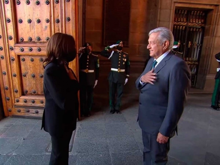 Recibe López Obrador a Kamala Harris en Palacio Nacional