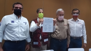 Declina Tom&aacute;s Saucedo a su candidatura a gobernador; se suma a Rub&eacute;n Rocha