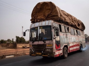 Cae autobús desde puente en Malí, África; hay 31 muertos