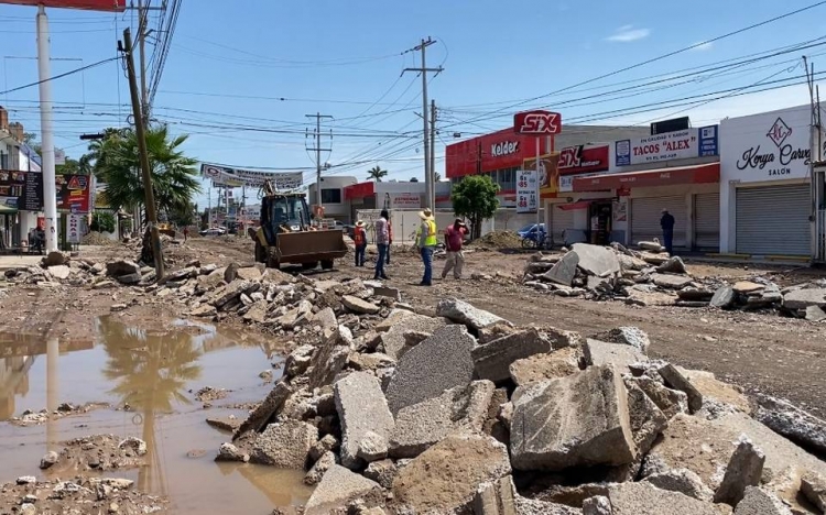 Frenan lluvias trabajos de remodelación de la avenida Obregón