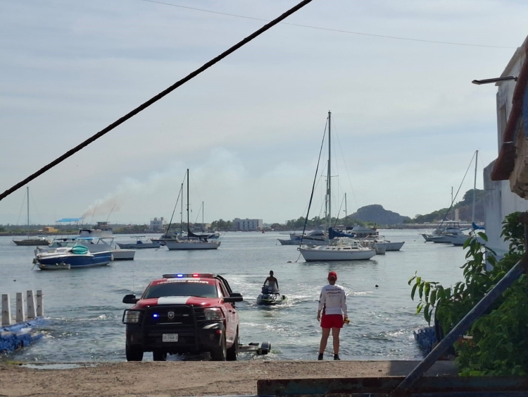 Mar agitado en Mazatl&aacute;n cobra la vida de un clavadista; recuperan su cuerpo en la zona de El Faro