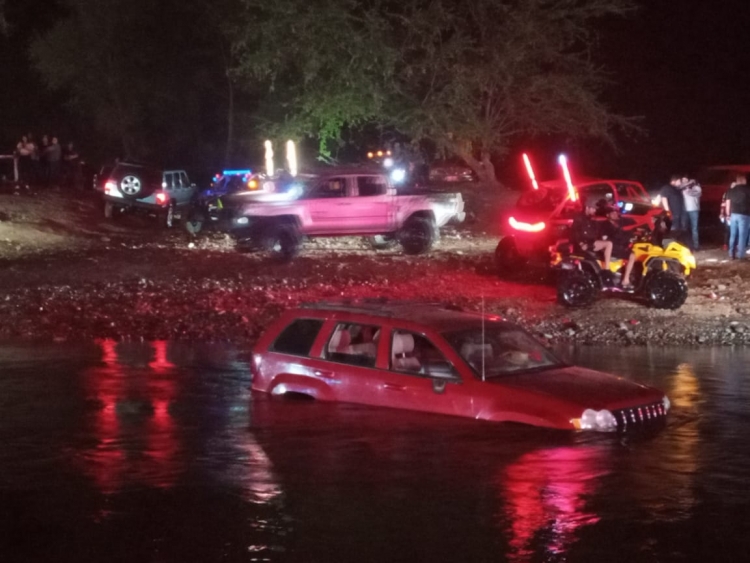 ¡Tragedia familiar! Mueren intoxicados papá, mamá e hijo dentro de camioneta, en Ayuné, Culiacán