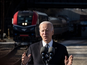 Biden afirma que no enviar&aacute; aviones de combate a Ucrania