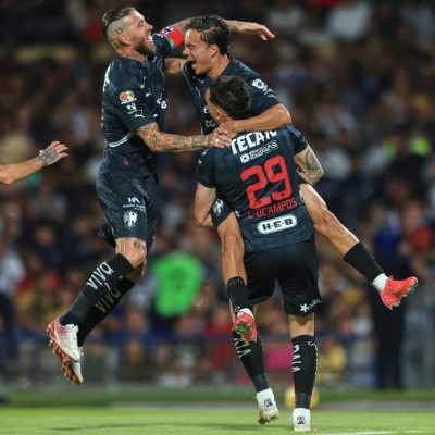 Rayados golea a Pumas en CU y América recupera el liderato de la Liga MX