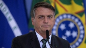 Bolsonaro enfrenta cargos por fraude en su certificado Covid-19, revela policía brasileña