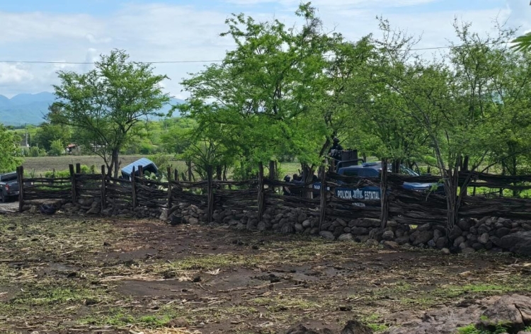 Enfrentamiento a balazos entre militares y civiles deja dos abatidos al sur de Culiacán, en Tacuichamona