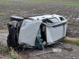 Mujer se vuelca en camioneta sobre carretera a Culiacancito; sale expulsada por el cristal