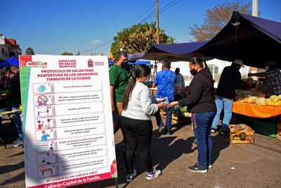 Obstruyen polic&iacute;as municipales la operaci&oacute;n de los tianguis