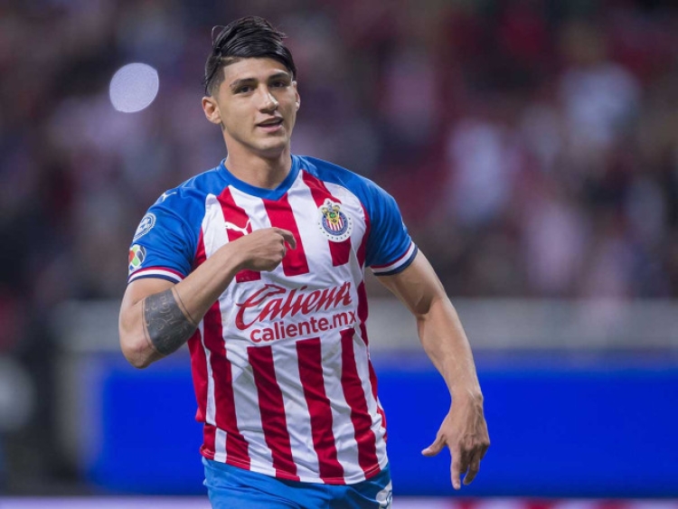 Alan Pulido confiesa que sueña con retirarse con las Chivas; mientras, extiende su contrato en la MLS