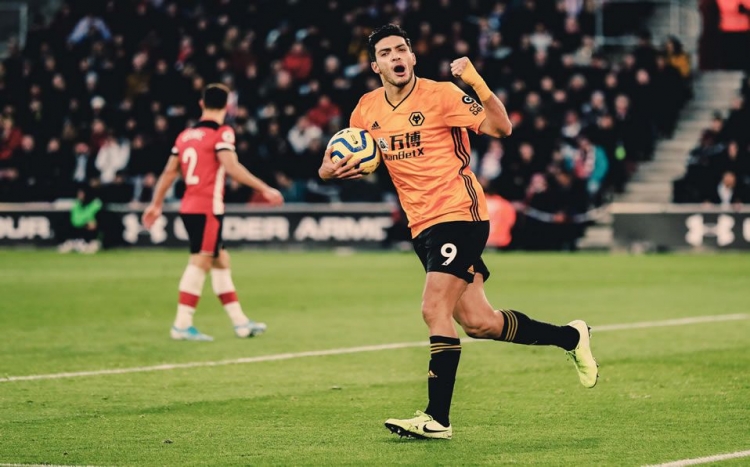 Doblete de Raúl Jiménez ante el Southampton, ya es el máximo goleador de los Wolves en Premier League