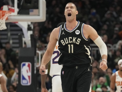 Bucks reluce ante Suns y consigue su victoria 14 al hilo