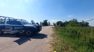 Hallan cadáver de un hombre asesinado a balazos en dren de Navolato