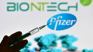 Pfizer solicita este viernes una autorizaci&oacute;n para su vacuna contra la covid-19