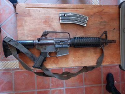“Pescan” un fusil de alto impacto M16 en campaña antiarmas en la región del Évora