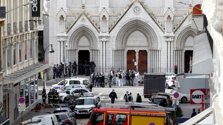 Tres personas muertas en atentado terrorista en Francia
