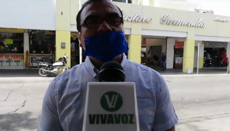 Locatarios culpan al alcalde Estrada Ferreiro de la debacle en las ventas.