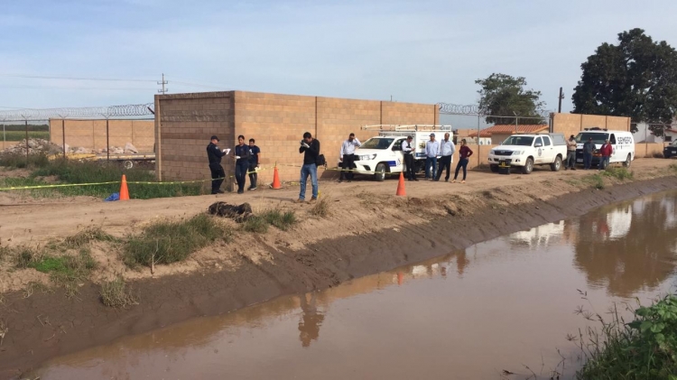 Hallan a un hombre sin vida en canal de Navolato
