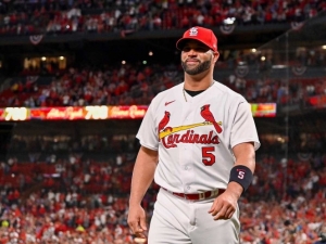 La m&aacute;quina no se apaga; Pujols pega su jonr&oacute;n 702 en la MLB