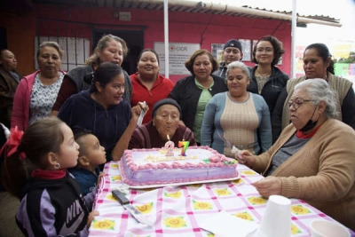 &#039;Las patronas&#039; de Veracruz cumplen 27 años ayudando a migrantes que pasan en tren