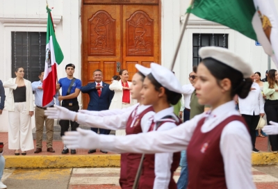 Encabeza alcalde de Navolato, Jorge Boj&oacute;rquez, acto c&iacute;vico y el desfile del 215 aniversario de la Independencia