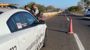 En la Autopista Benito Ju&aacute;rez, en 'La Palma', Navolato, matan a balazos a un hombre y le dejan 'narcomensaje'