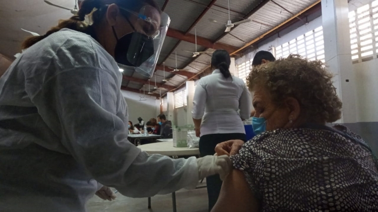 AMLO reconoce retraso en vacunación a adultos mayores