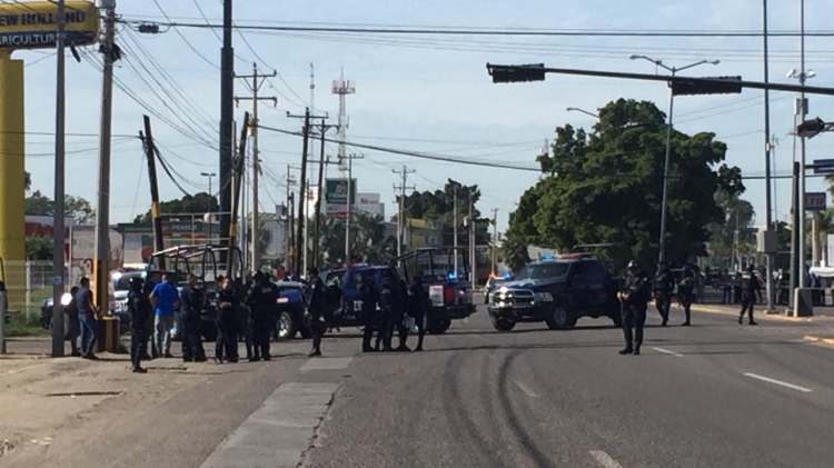 Persecuci&oacute;n y balacera entre polic&iacute;as y civiles deja un muerto y un herido, en Culiac&aacute;n