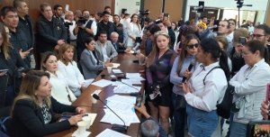 Un fracaso consideraron los manifestantes la reunión con los diputados sobre requisitos para remover al gobernador