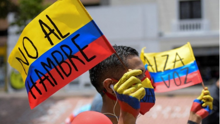 Marchan miles en Colombia; exigen apoyo econ&oacute;mico para los pobres