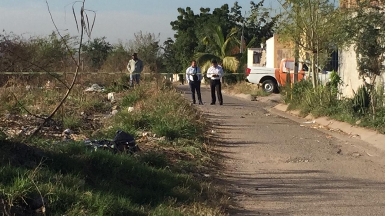 Embolsado amanece cadáver de un joven asesinado, en Prados del Sur, Culiacán