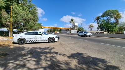 Encuentran a hombre ejecutado y con 'narcomensaje' en la caseta vieja de la Autopista Benito Ju&aacute;rez, en Culiac&aacute;n