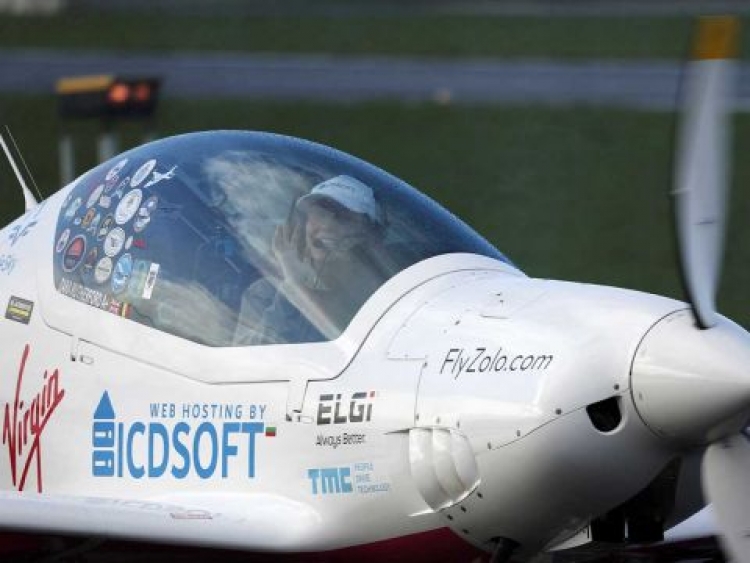 Zara Rutherford, la mujer más joven en dar la vuelta al mundo volando en solitario