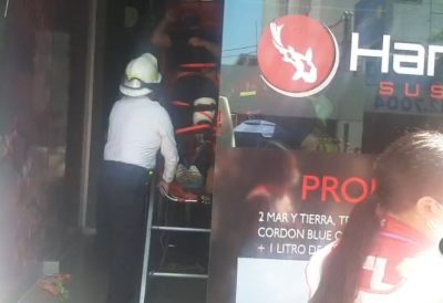 Accidente de trabajo de cocinero de sushi moviliza a los cuerpos de auxilio, en el Centro de Culiacán