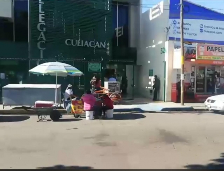 Indolencia del IMSS ante largas filas de derechohabientes en subdelegaci&oacute;n