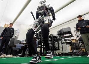 Robot ARTEMIS está listo para el futbol; conócelo