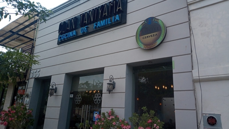 Restaurantes abarrotados de familias en Culiacán