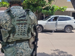 Persecuci&oacute;n a balazos termina con un detenido y recuperaci&oacute;n de camioneta robada en la Colonia La Amistad, en Culiac&aacute;n
