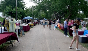 Emprendedores participan en la Quinta Edici&oacute;n del Bazar Juvenil
