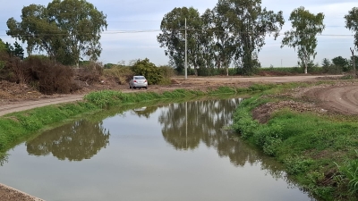 Matan a balazos a un hombre y lo dejan flotando en un canal de riego, en Costa Rica, en Culiac&aacute;n