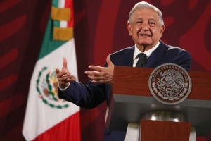 Oposición consumó traición a México al no aprobar reforma eléctrica: AMLO