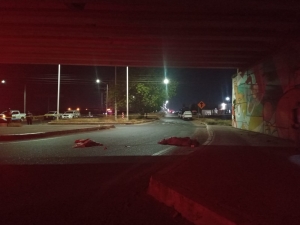 Asesinan a dos hombres y tiran sus cuerpos debajo de puente de salida sur, en Culiacán